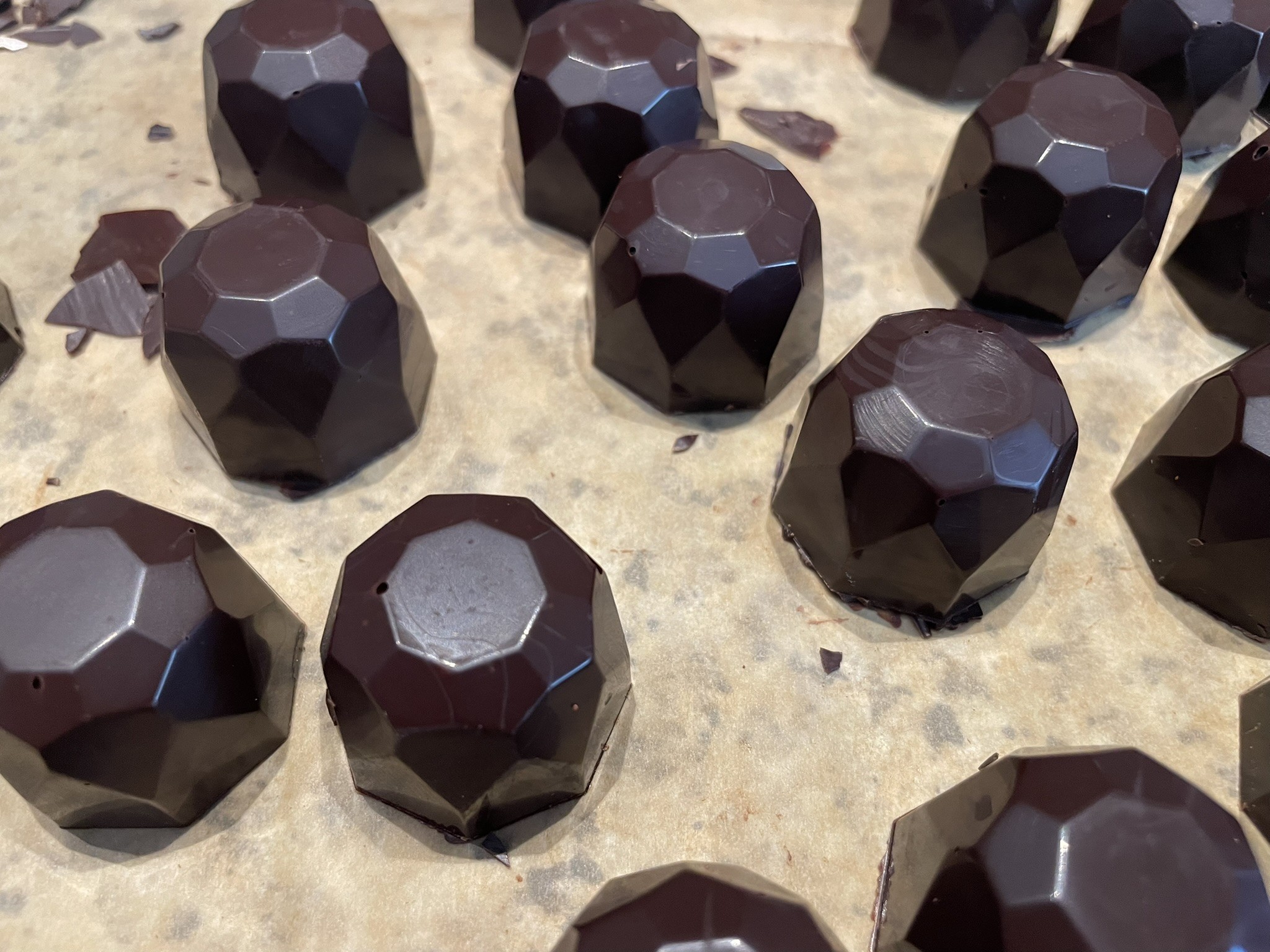Diamant-Pralinen mit Mohnnougat