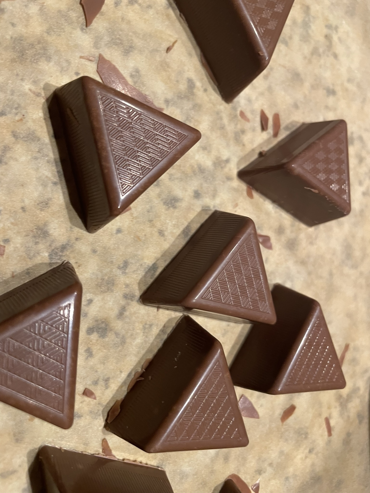 Dreieckpralinen mit Wallnussnougat