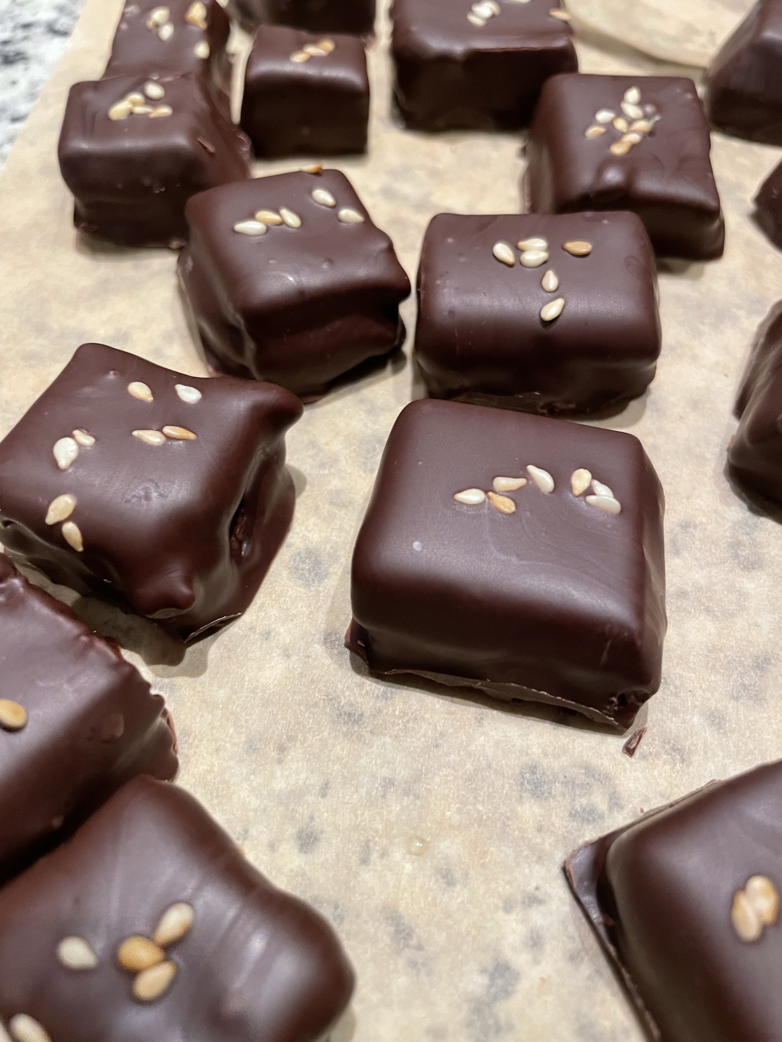 Schnittpralinen Sezam